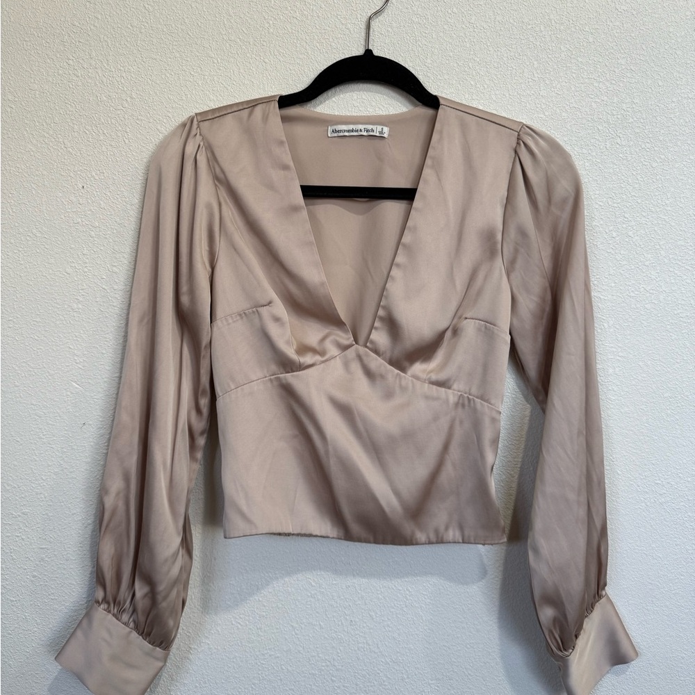 Abercrombie & Fitch Champagne Satin Crop Top Size S Long Sleeve V Neck Blouse - Picture 2 of 6